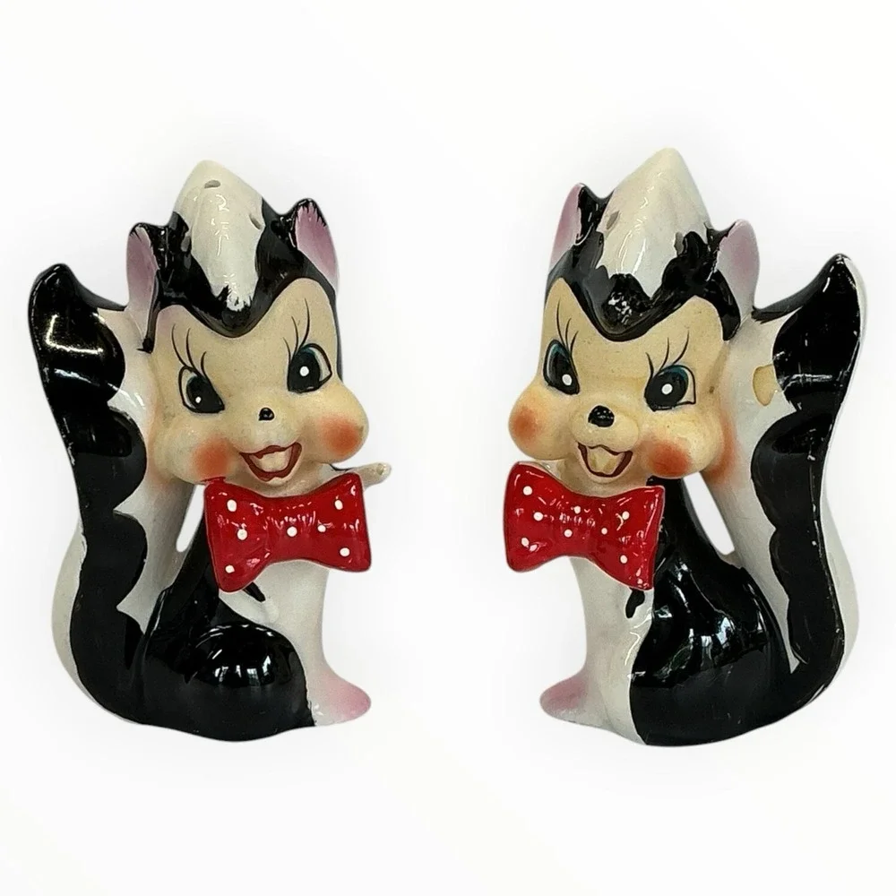 Vintage Skunk Pair Salt Pepper Shakers Japan Red Bow Ties‎ 1950